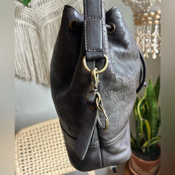 Frye & Co. Brown Leather Floral Embossed Bucket Bag Drawstring Crossbody Purse - Picture 4 of 15